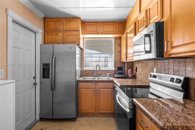 541 Blue Heron Dr 308, Hallandale Beach, FL 33009