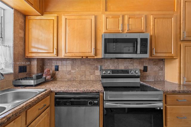 541 Blue Heron Dr 308, Hallandale Beach, FL 33009