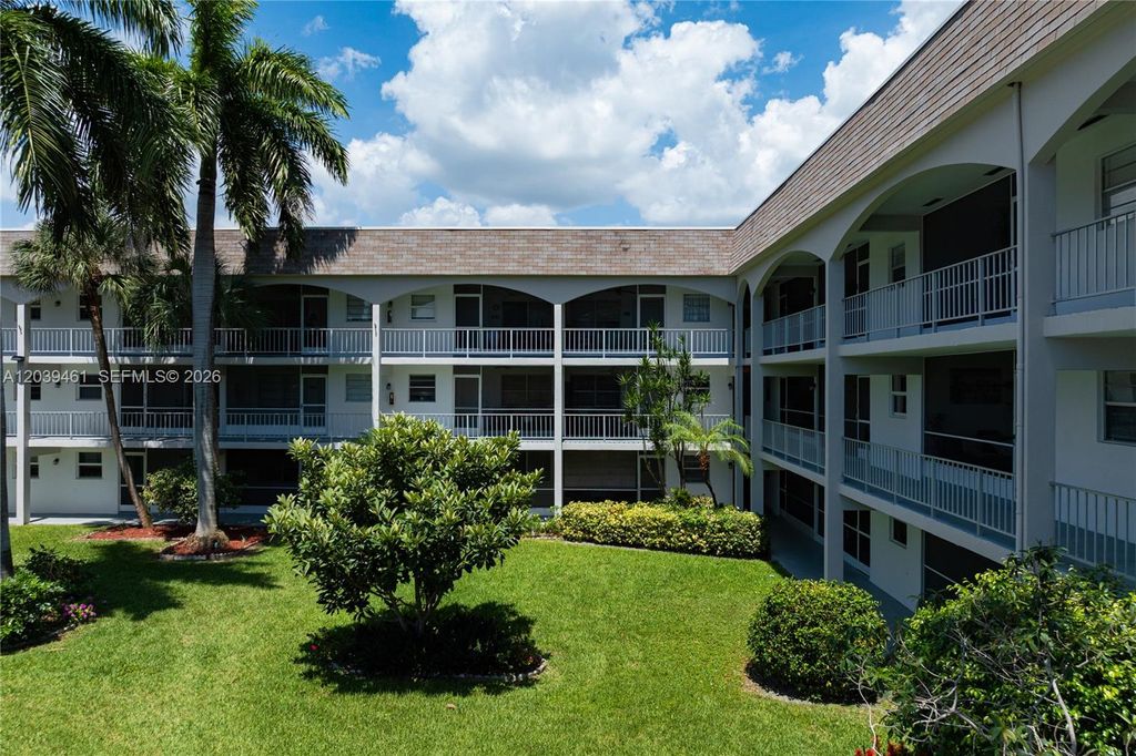 541 Blue Heron Dr 308, Hallandale Beach, FL 33009