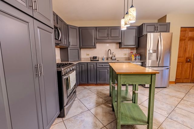 3305 Pheasant Drive, Rolling Meadows, IL 60008