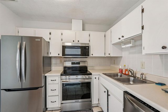 1307 NEW BEDFORD DRIVE 3C, Sun City Center, FL 33573