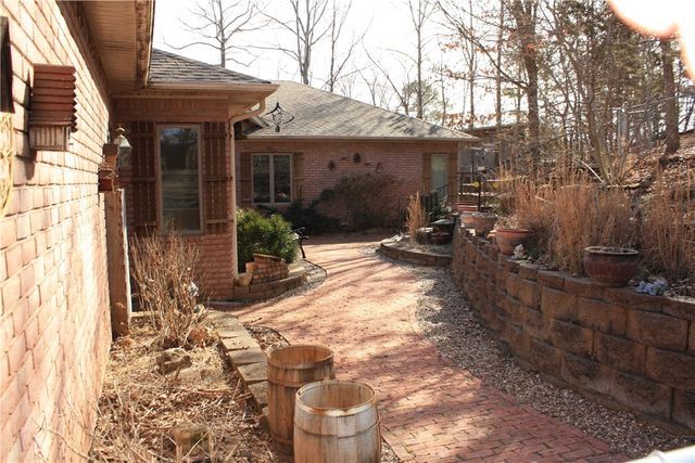 9118 Summer Shade Road, Rogers, AR 72756