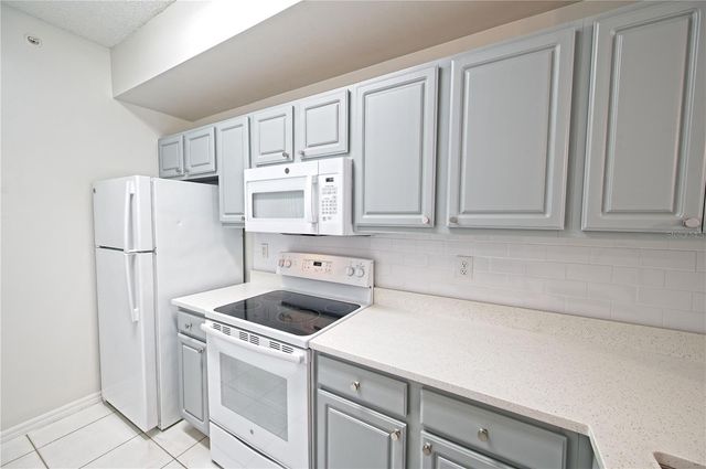 5701 BENTGRASS DRIVE 18-206, Sarasota, FL 34235