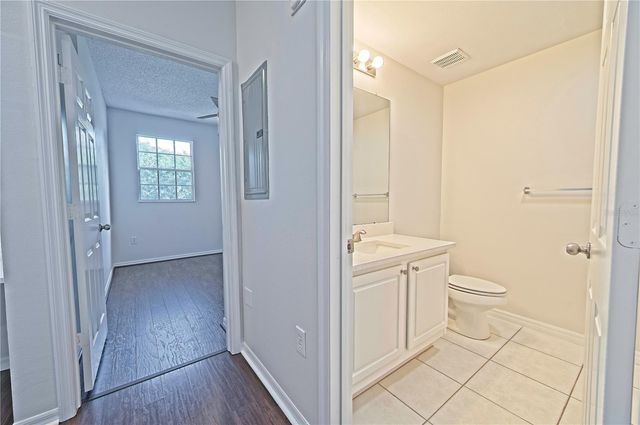 5701 BENTGRASS DRIVE 18-206, Sarasota, FL 34235