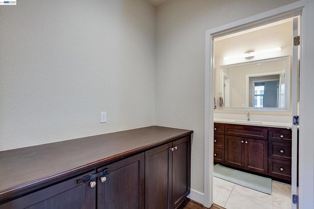 716 TRANQUILITY CIR 1, Livermore, CA 94551