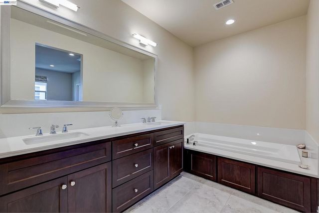 716 TRANQUILITY CIR 1, Livermore, CA 94551