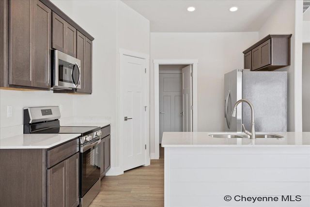 5802 ALEX RANCH RD, Cheyenne, WY 82007