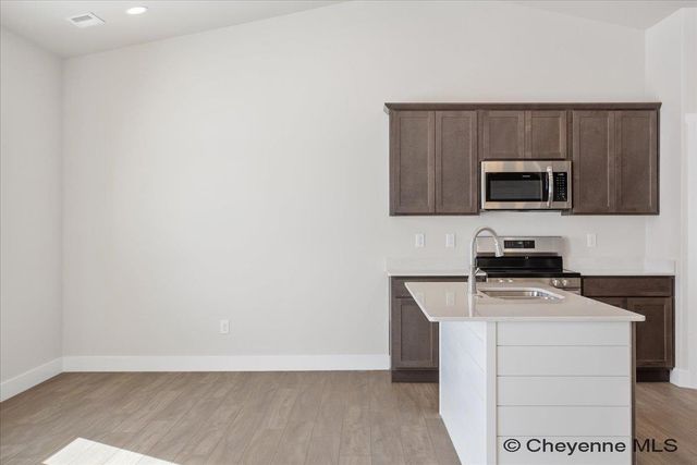 5802 ALEX RANCH RD, Cheyenne, WY 82007