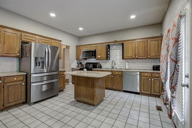 1617 Whispering Creek Ct Creek, Edmond, OK 73013