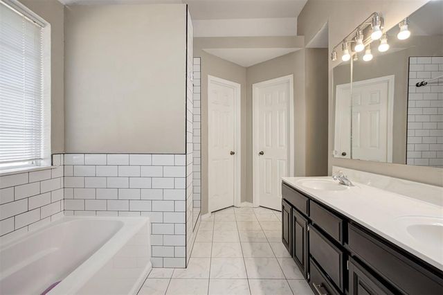 1617 Whispering Creek Ct Creek, Edmond, OK 73013