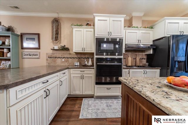 434 S Woodland Drive, Grand Island, NE 68801