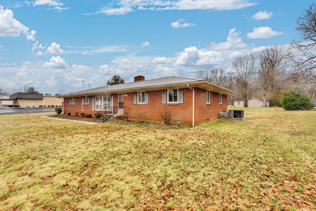 540 4th Ave, S, Baxter, TN 38544