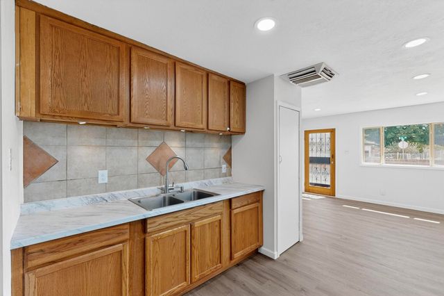 2913 8TH Street NW, Albuquerque, NM 87107