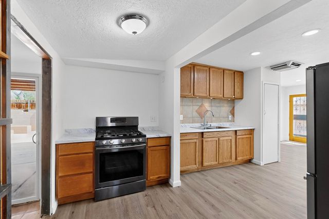 2913 8TH Street NW, Albuquerque, NM 87107