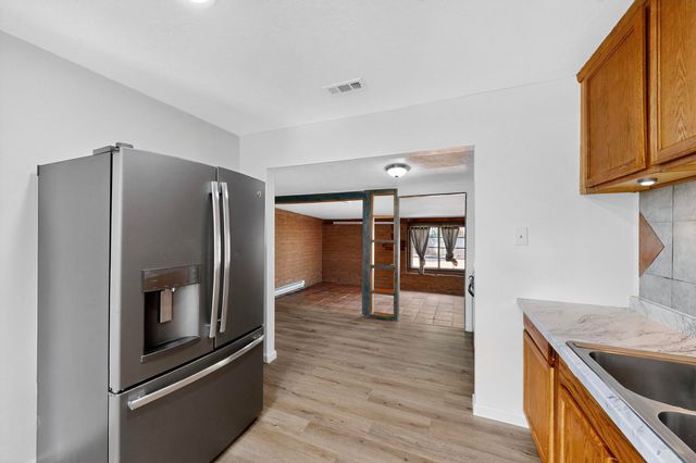 2913 8TH Street NW, Albuquerque, NM 87107