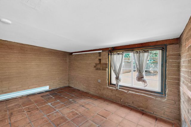 2913 8TH Street NW, Albuquerque, NM 87107