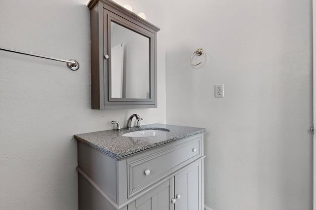 2913 8TH Street NW, Albuquerque, NM 87107