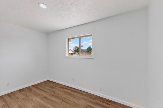 2913 8TH Street NW, Albuquerque, NM 87107