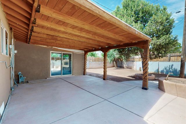 2913 8TH Street NW, Albuquerque, NM 87107