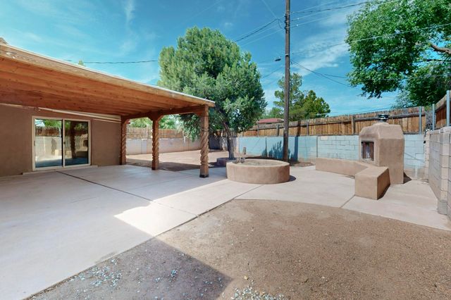 2913 8TH Street NW, Albuquerque, NM 87107