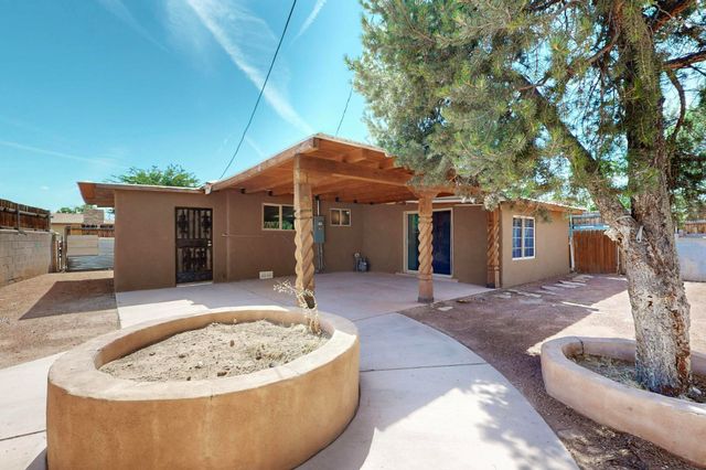 2913 8TH Street NW, Albuquerque, NM 87107