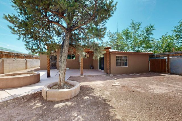 2913 8TH Street NW, Albuquerque, NM 87107