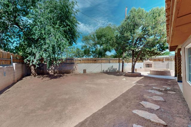 2913 8TH Street NW, Albuquerque, NM 87107