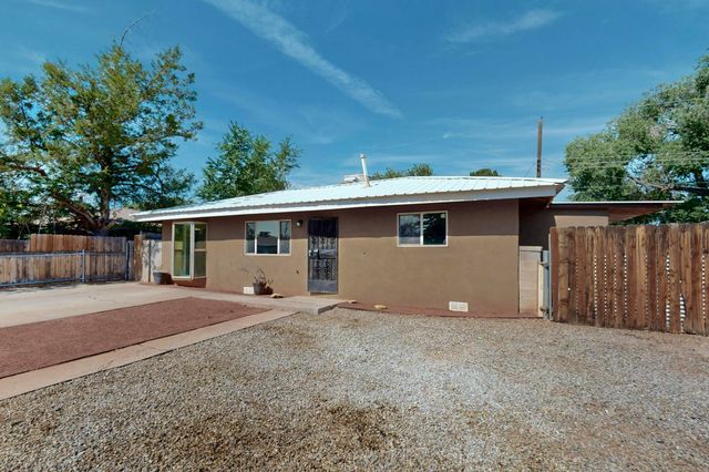 2913 8TH Street NW, Albuquerque, NM 87107