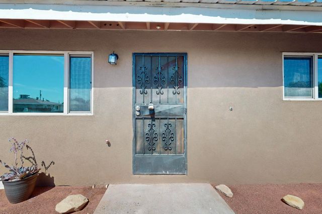 2913 8TH Street NW, Albuquerque, NM 87107