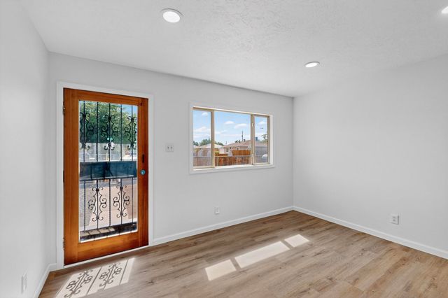 2913 8TH Street NW, Albuquerque, NM 87107