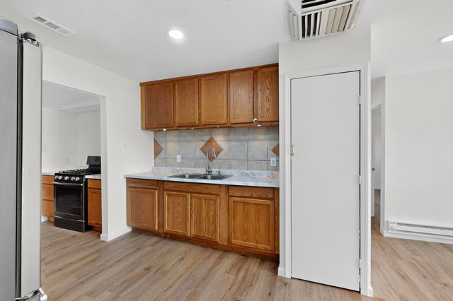 2913 8TH Street NW, Albuquerque, NM 87107