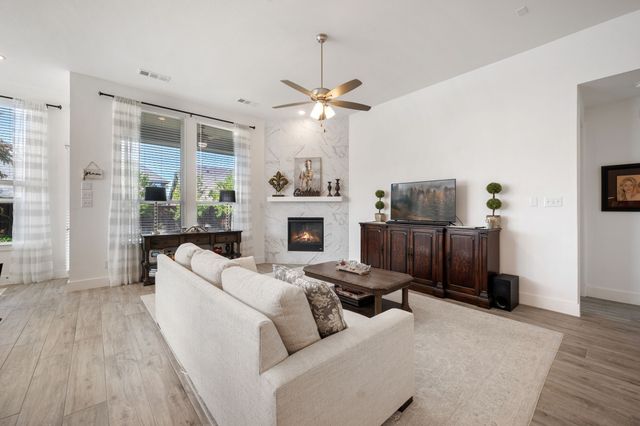 1912 Mcdougall Creek, Van Alstyne, TX 75495
