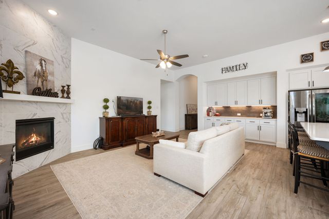 1912 Mcdougall Creek, Van Alstyne, TX 75495