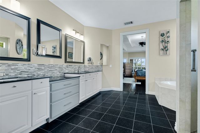 9500 Kingsley Drive, Denton, TX 76207