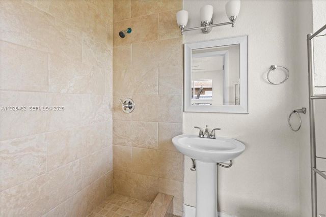 140 NW 198th St, Miami Gardens, FL 33169