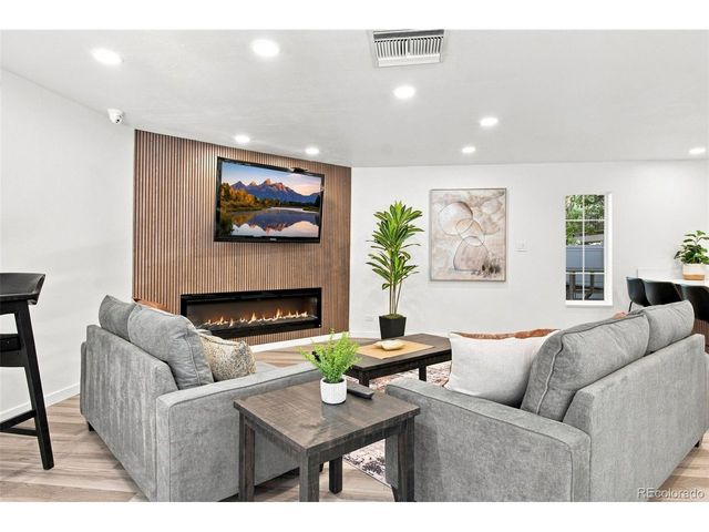 5770 E Warren Ave 104, Denver, CO 80222