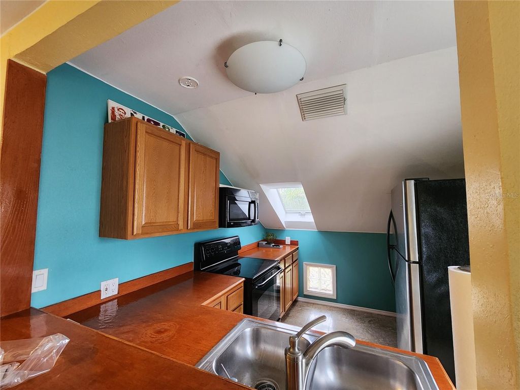 Image 39 of property listing at Address unavailable.