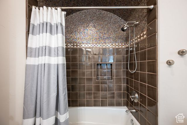 213 E ADAM LN, Washington, UT 84780