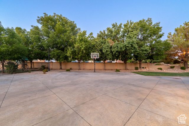 213 E ADAM LN, Washington, UT 84780