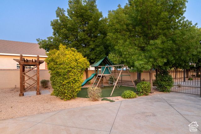 213 E ADAM LN, Washington, UT 84780