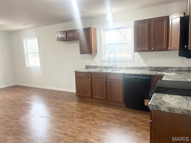 9 W Truitt Street, Dexter, MO 63841