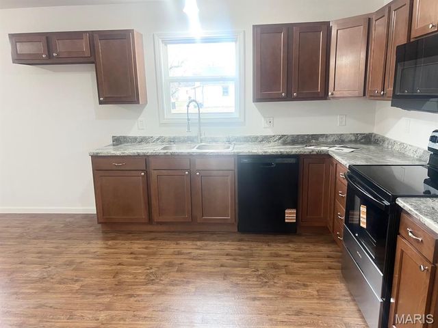 9 W Truitt Street, Dexter, MO 63841