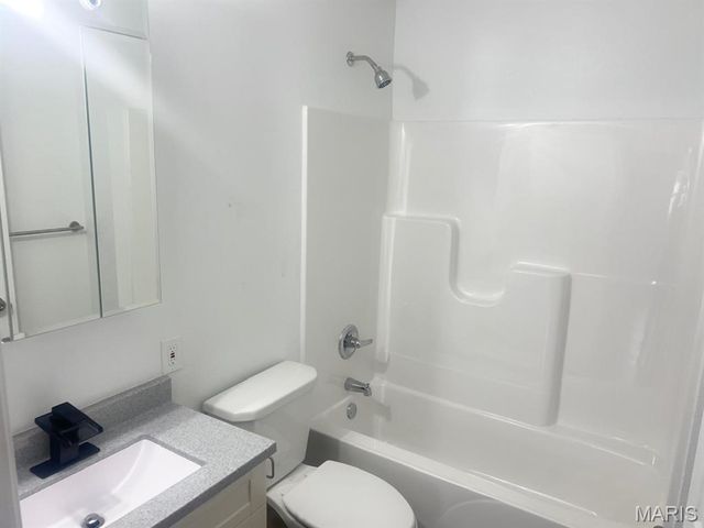 9 W Truitt Street, Dexter, MO 63841