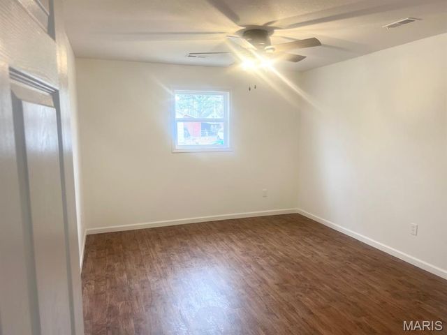 9 W Truitt Street, Dexter, MO 63841