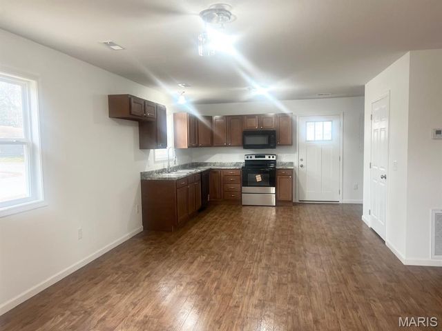 9 W Truitt Street, Dexter, MO 63841