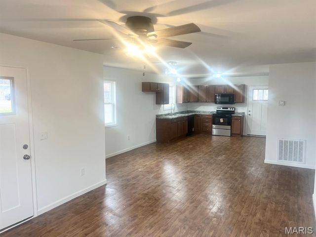 9 W Truitt Street, Dexter, MO 63841