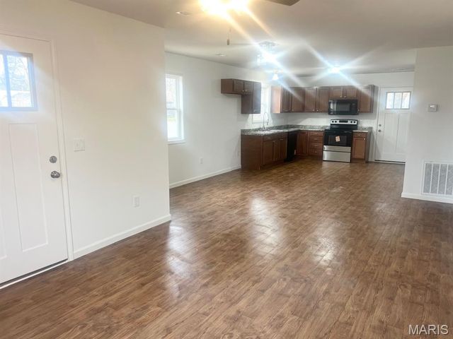 9 W Truitt Street, Dexter, MO 63841