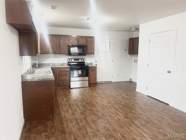 9 W Truitt Street, Dexter, MO 63841