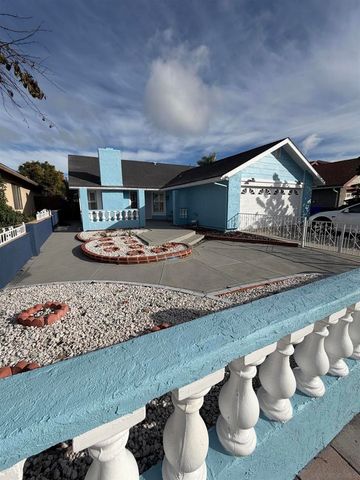 1095 Stillwell, San Diego, CA 92114