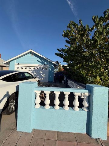 1095 Stillwell, San Diego, CA 92114